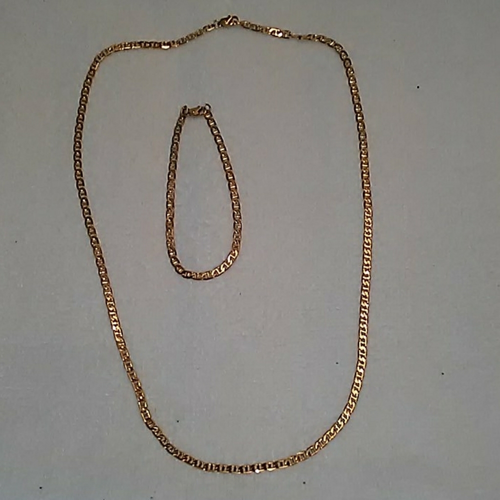 Gold necklace and bracelet